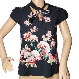Papermoon floral stretch blouse.